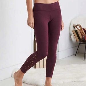 🛍️ NWT Aerie Skinny Skinny Joggers in maroon, size L